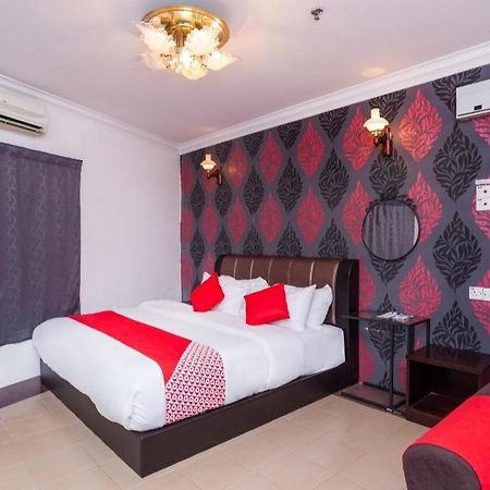 Super Oyo 1114 Neo Pegasus Hotel Segamat Bagian luar foto