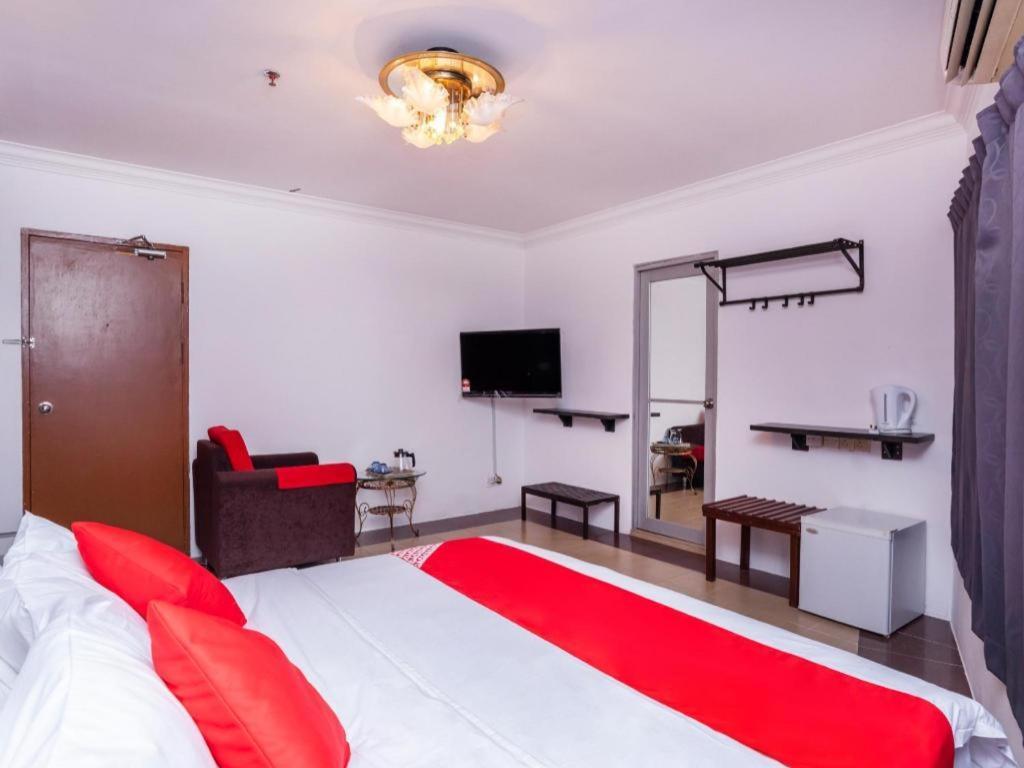Super Oyo 1114 Neo Pegasus Hotel Segamat Bagian luar foto