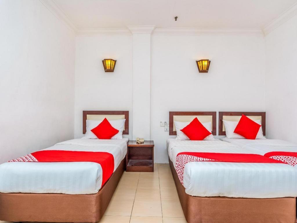 Super Oyo 1114 Neo Pegasus Hotel Segamat Bagian luar foto