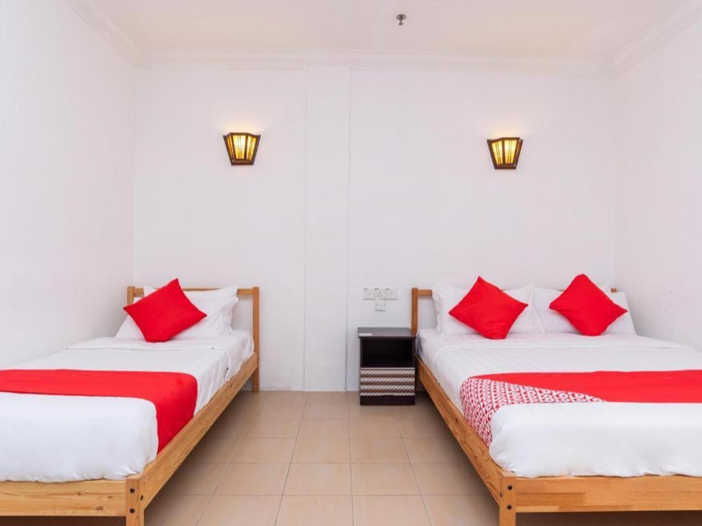 Super Oyo 1114 Neo Pegasus Hotel Segamat Bagian luar foto