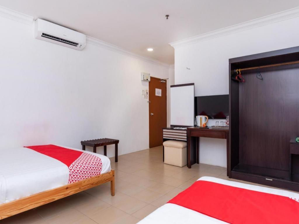 Super Oyo 1114 Neo Pegasus Hotel Segamat Bagian luar foto