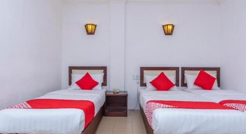 Super Oyo 1114 Neo Pegasus Hotel Segamat Bagian luar foto