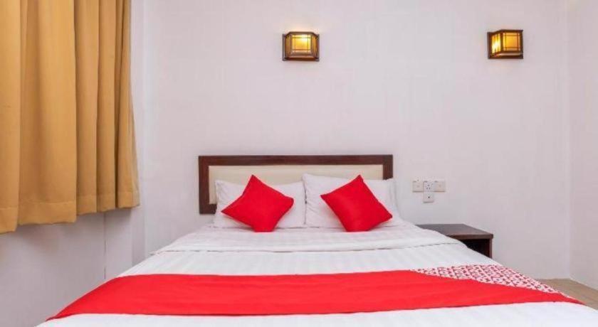 Super Oyo 1114 Neo Pegasus Hotel Segamat Bagian luar foto