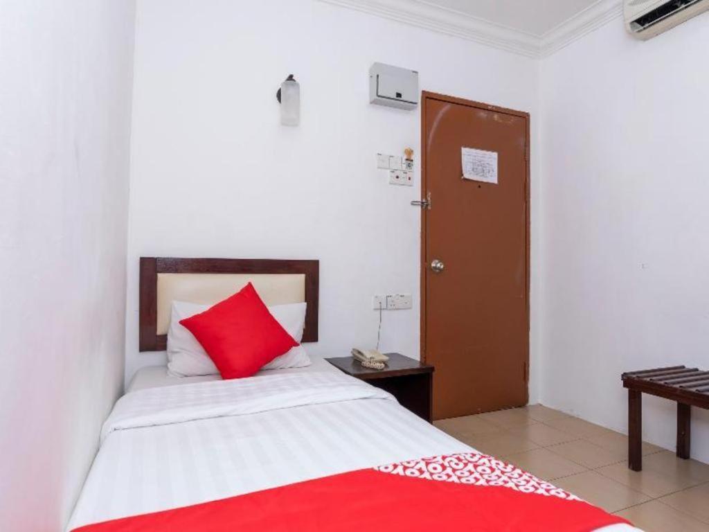 Super Oyo 1114 Neo Pegasus Hotel Segamat Bagian luar foto